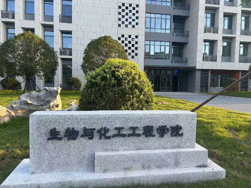 水磨沟区扬州职业大学体育场高杆灯项目